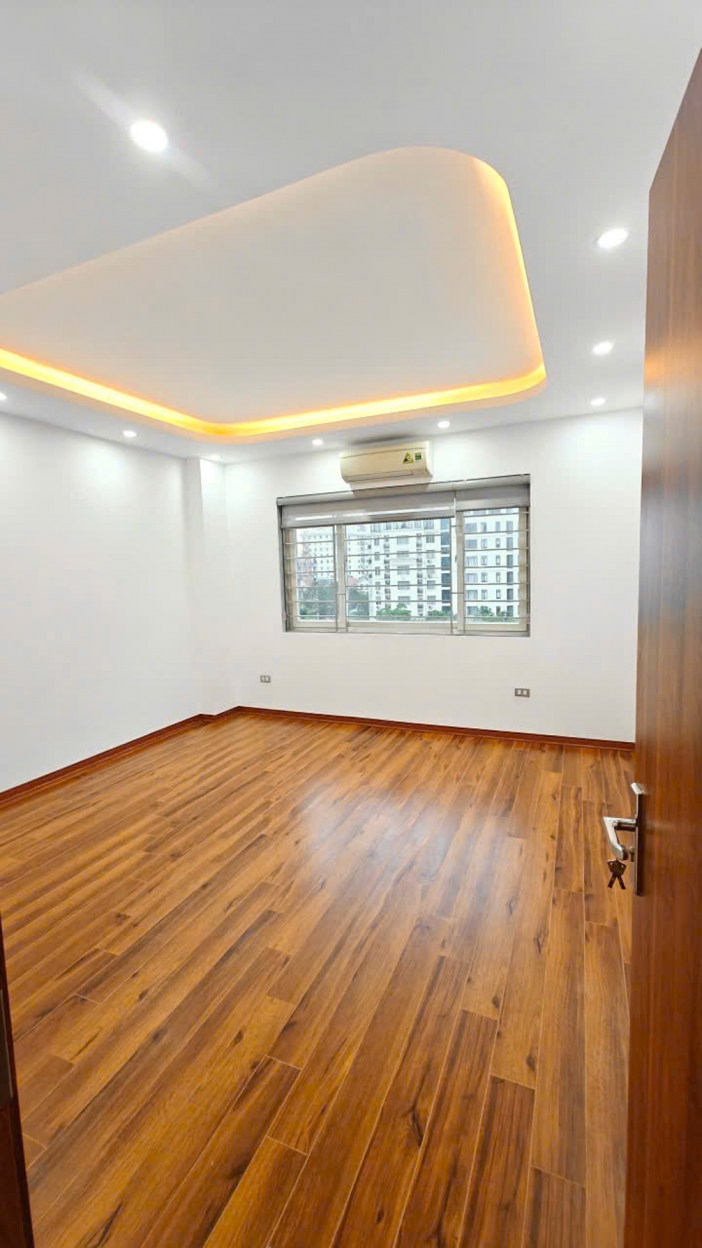 Tôi là chủ nhà!!!Cần bán gấp căn hộ chung cư 120 m2, 3 PN tòa D5A Trần Thái Tông, ban công Đông Nam