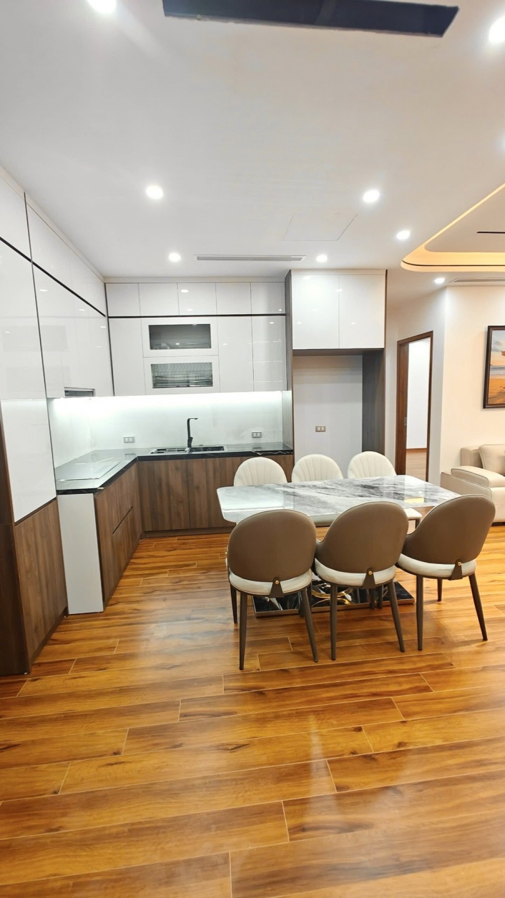 Tôi là chủ nhà!!!Cần bán gấp căn hộ chung cư 120 m2, 3 PN tòa D5A Trần Thái Tông, ban công Đông Nam