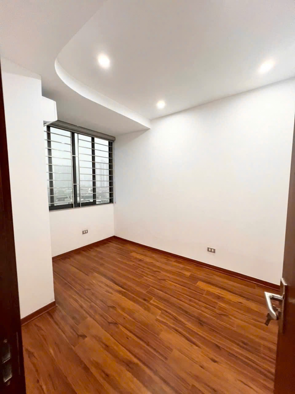 Tôi là chủ nhà!!! Cần bán căn hộ chung cư 90 m2,3 PN Tòa 4F Vũ Phạm Hàm - Trung Hòa;ban công Đông Nam