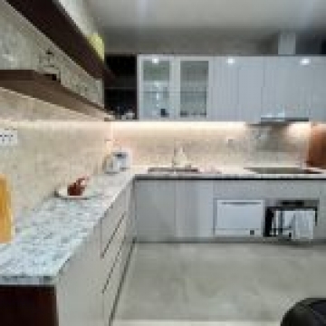CHÍNH CHỦ CHO THUÊ CĂN 2PN 93M2 TÒA R4 CHUNG CƯ ROYAL CITY