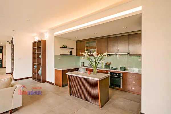 Căn hộ dịch vụ 2 phòng ngủ diện tích 200m2 view trực diện hồ tại Vũ Miên Tây Hồ